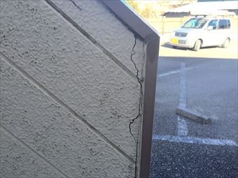 太田市鳥山上町S様外階段のひび