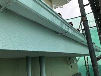 前橋市上佐鳥町 破風上塗り後と樋下塗り後