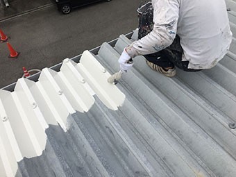 屋根の下塗り錆止め