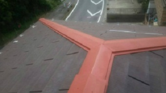 高崎市貝沢町の六角形屋根のお宅、サビ止めを塗装