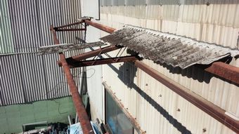 高崎市綿貫町工場破損したスレート屋根