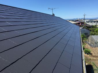 佐波郡玉村町ソーラーパネルのあるお宅の北側屋根の塗装完了