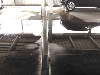 立体駐車場雨漏れ